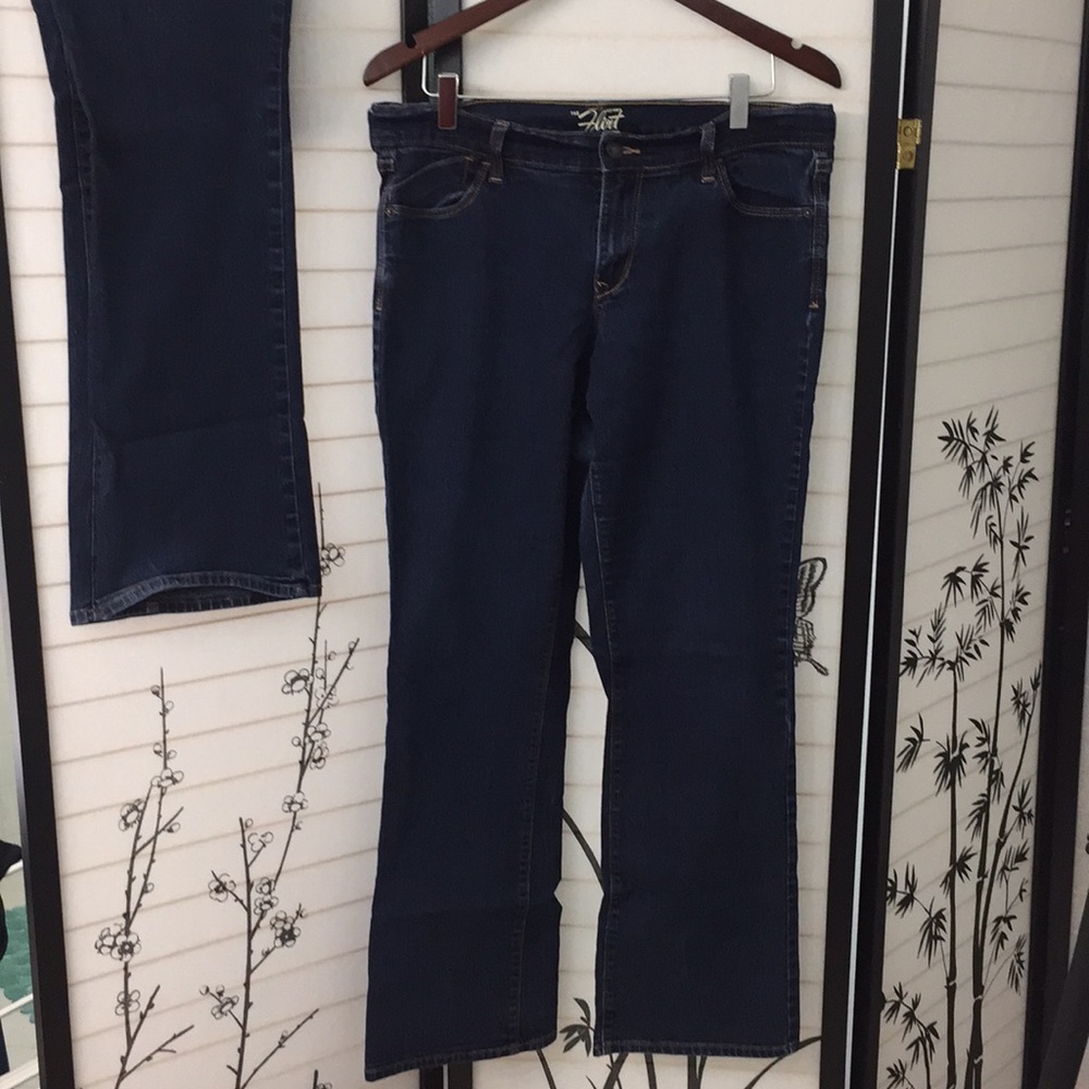 Old Navy Flirt Jeans Flare Legs